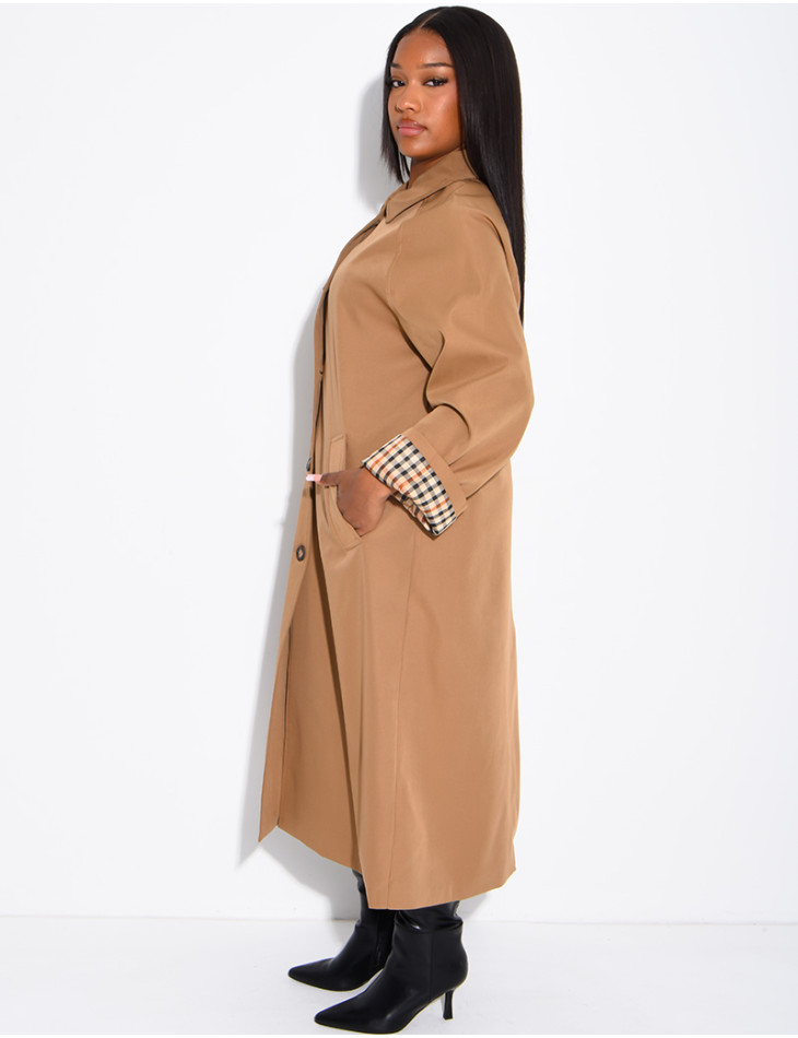 Trench long boutonné à revers aux manches motif vichy