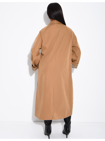 Trench long boutonné à revers aux manches motif vichy