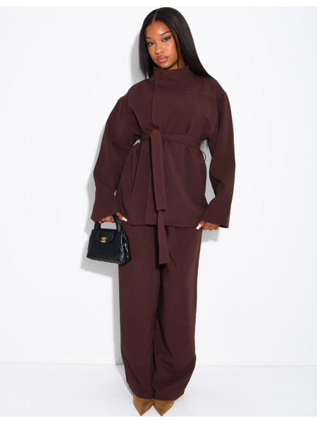 Ensemble pantalon et blouse à boutonner avec ceinture
