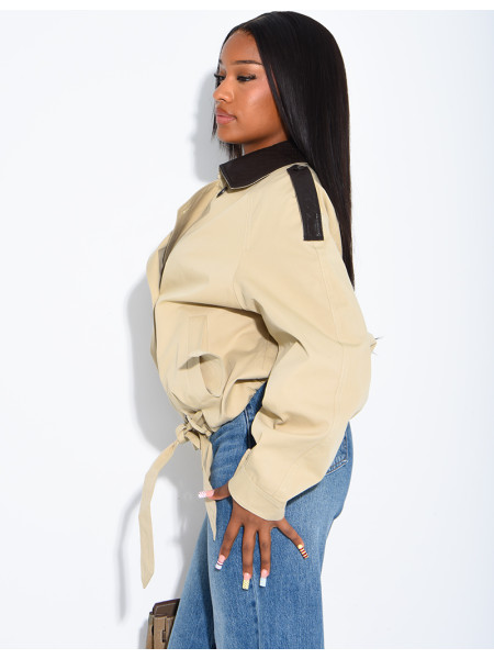 Veste courte style trench à empiècements contrastants