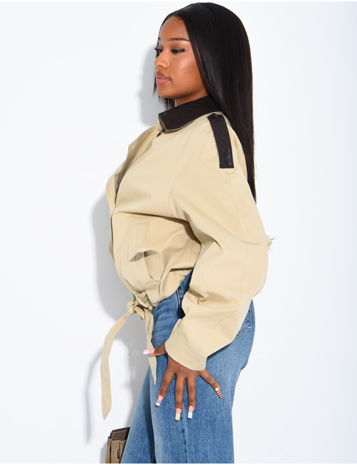 Veste courte style trench à empiècements contrastants