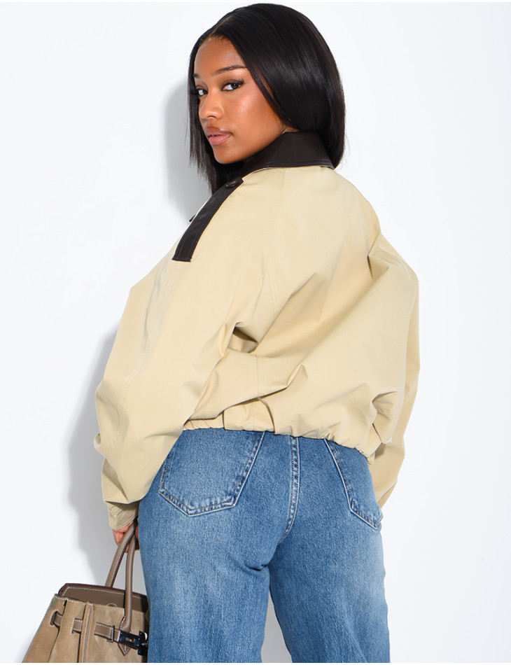 Veste courte style trench à empiècements contrastants
