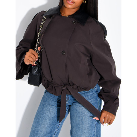 Veste courte style trench à empiècements contrastants