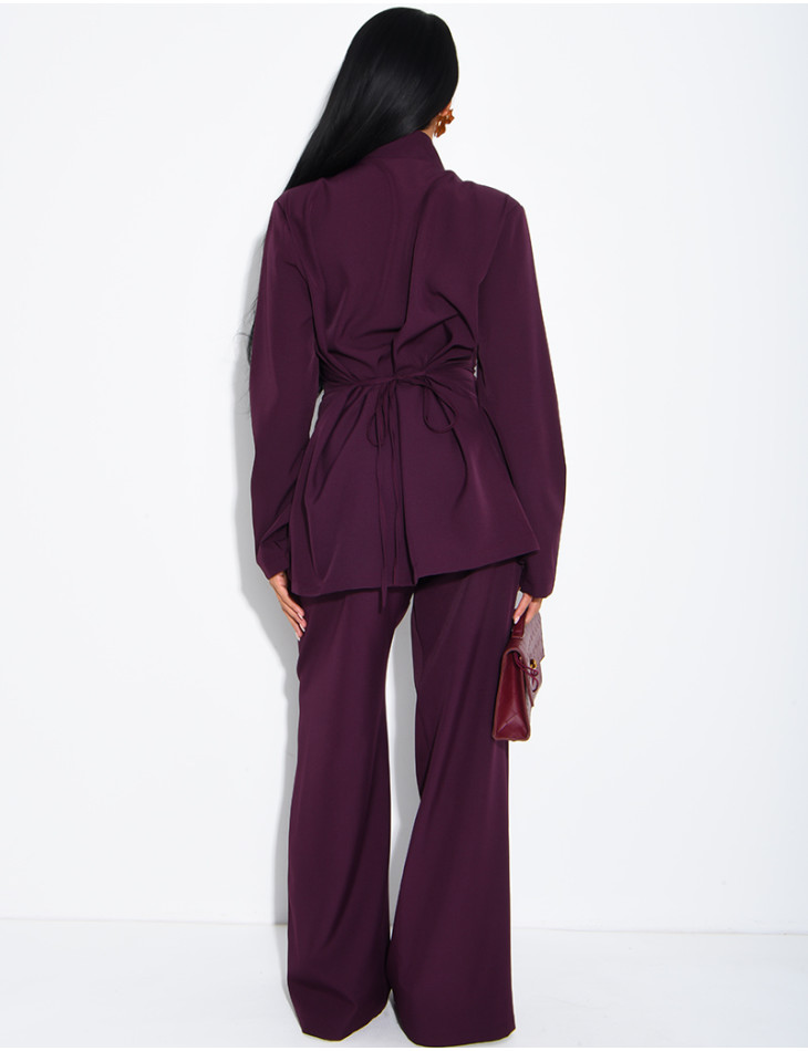 Ensemble tailleur blazer boutonnière asymétrique et pantalon droit