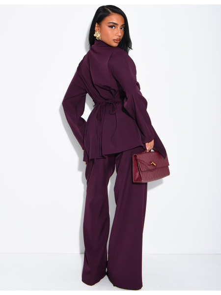Ensemble tailleur blazer boutonnière asymétrique et pantalon droit
