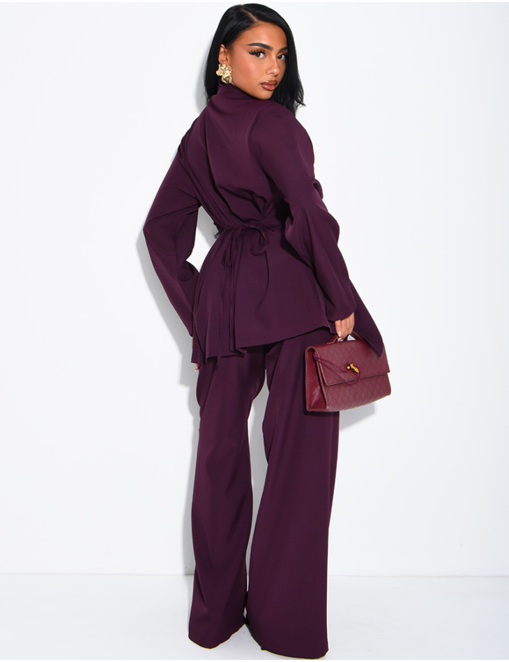 Ensemble tailleur blazer boutonnière asymétrique et pantalon droit