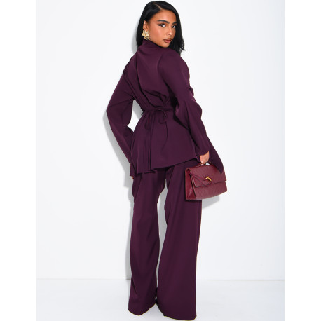 Ensemble tailleur blazer boutonnière asymétrique et pantalon droit