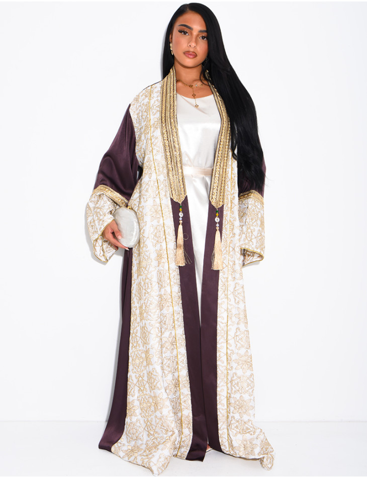 Abaya premium en satin brodé et pompons avec sous robe assortie