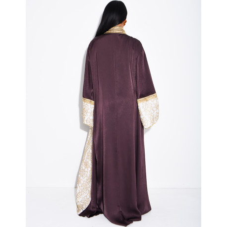 Abaya premium en satin brodé et pompons avec sous robe assortie