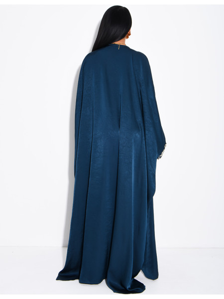 Abaya papillon en satin premium ornée de cristaux au col et sur les manches