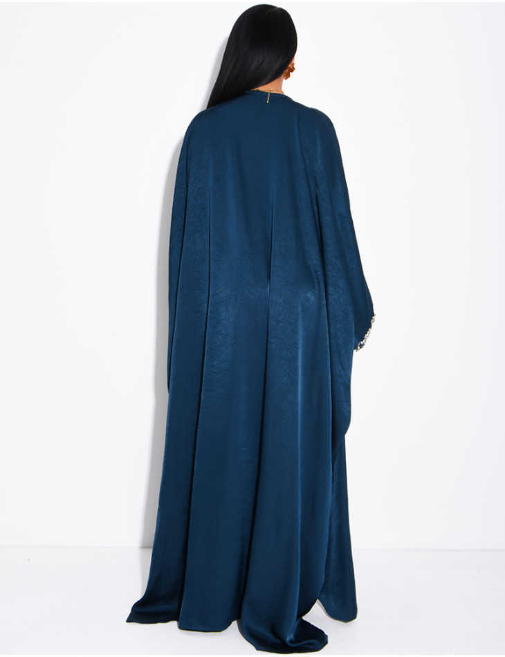 Abaya papillon en satin premium ornée de cristaux au col et sur les manches
