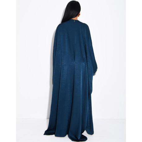Abaya papillon en satin premium ornée de cristaux au col et sur les manches
