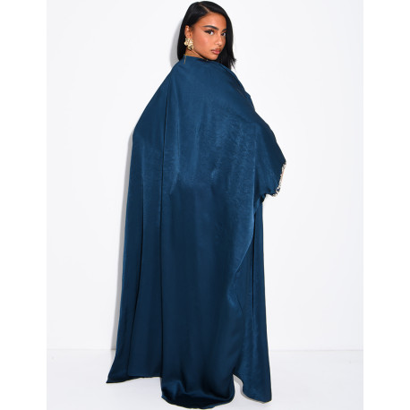 Abaya papillon en satin premium ornée de cristaux au col et sur les manches