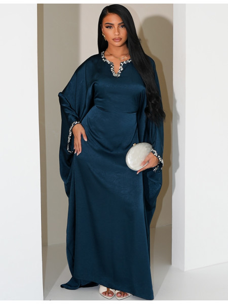 Abaya papillon en satin premium ornée de cristaux au col et sur les manches