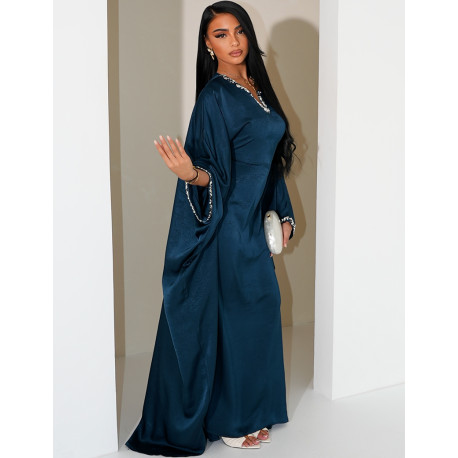 Abaya papillon en satin premium ornée de cristaux au col et sur les manches