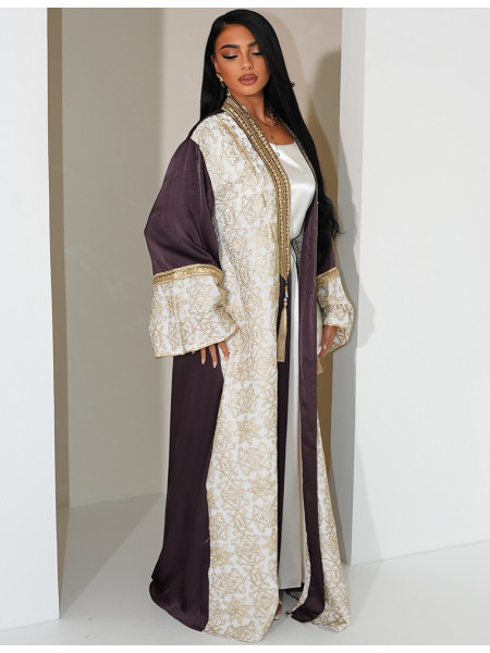 Abaya premium en satin brodé et pompons avec sous robe assortie