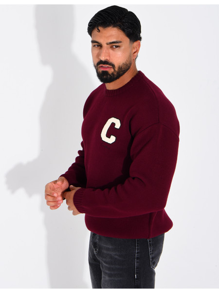 Pull en maille avec broderie lettre C