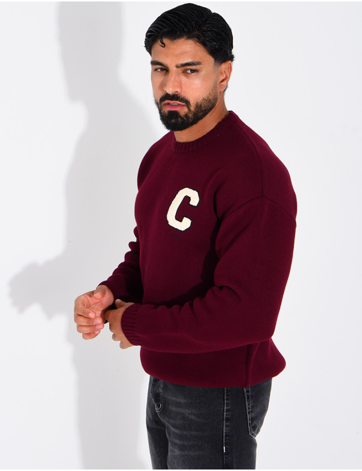 Pull en maille avec broderie lettre C