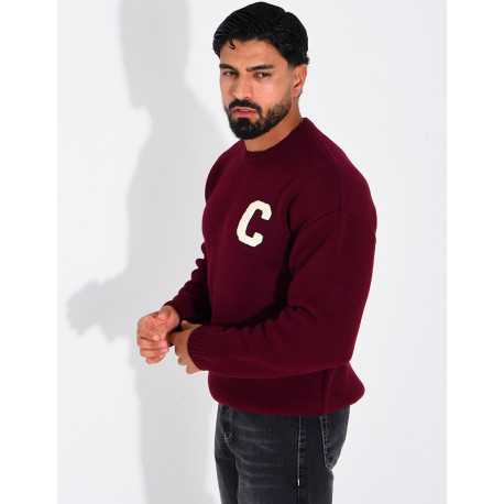 Pull en maille avec broderie lettre C