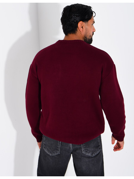 Pull en maille avec broderie lettre C