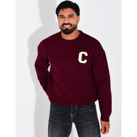 Pull en maille avec broderie lettre C
