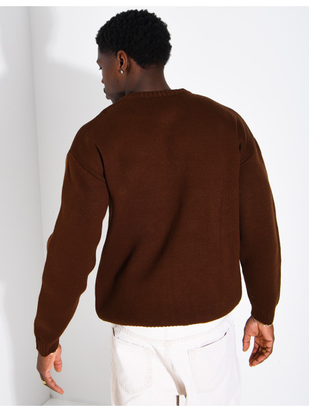 Pull en maille avec broderie lettre C