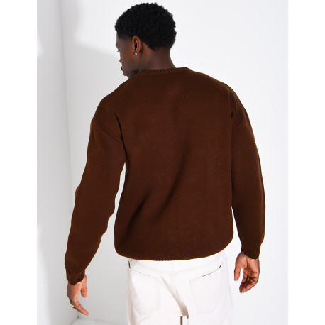 Pull en maille avec broderie lettre C