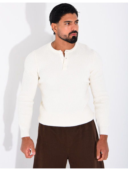 Pull en laine à boutons au col
