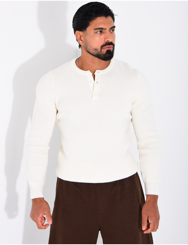 Pull en laine à boutons au col