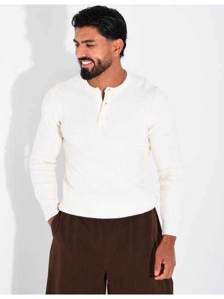 Pull en laine à boutons au col