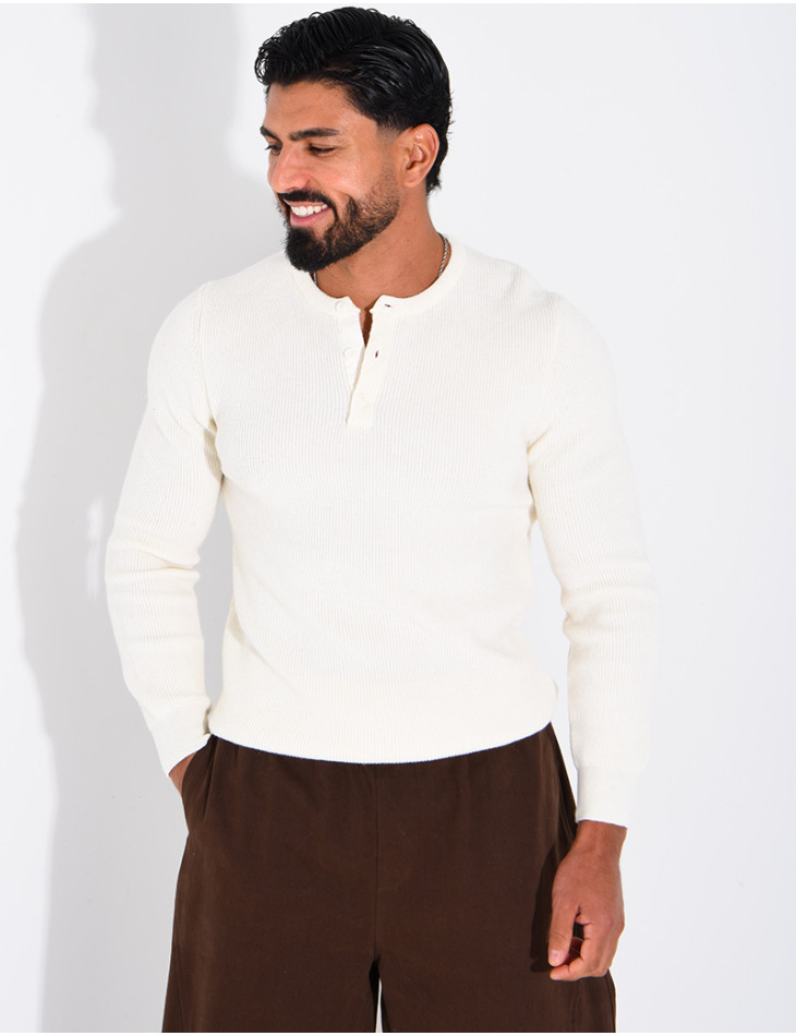 Pull en laine à boutons au col