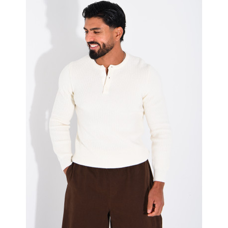Pull en laine à boutons au col