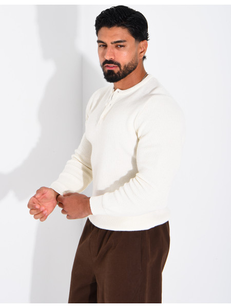 Pull en laine à boutons au col