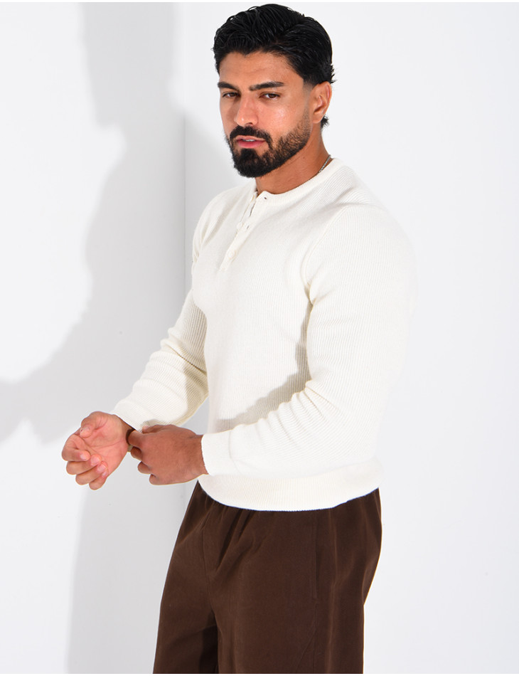 Pull en laine à boutons au col