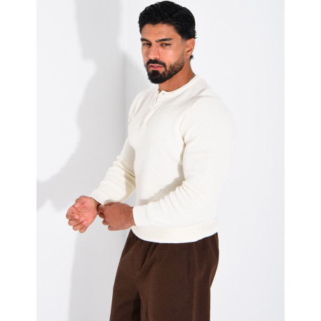 Pull en laine à boutons au col