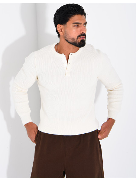 Pull en laine à boutons au col