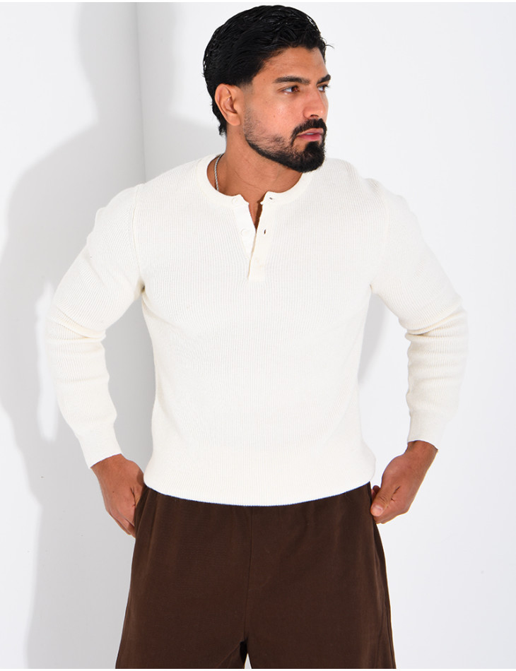 Pull en laine à boutons au col