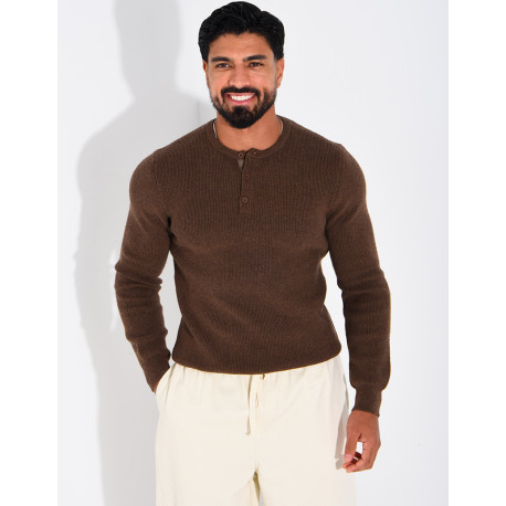 Pull en laine à boutons au col