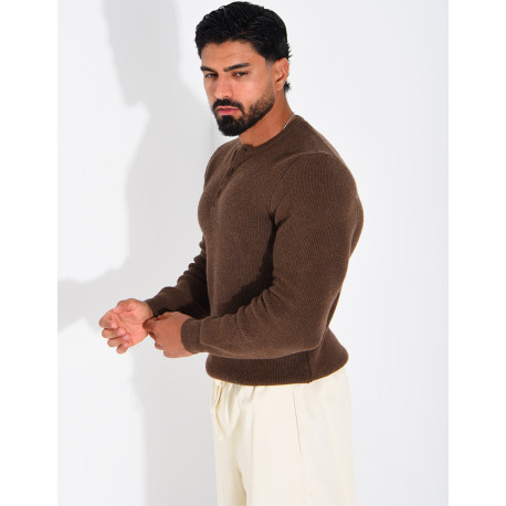 Pull en laine à boutons au col