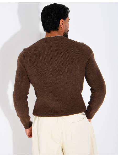 Pull en laine à boutons au col