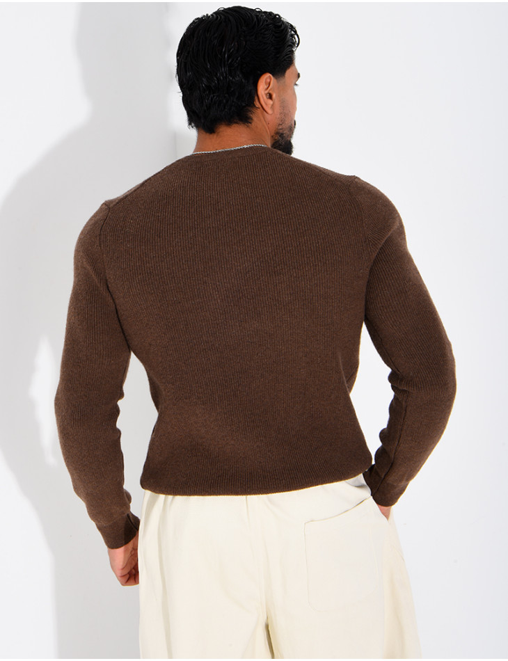 Pull en laine à boutons au col