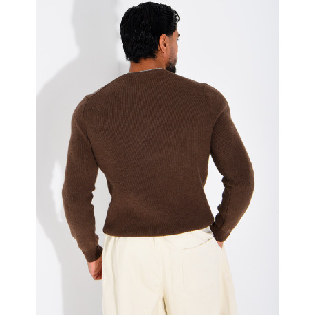 Pull en laine à boutons au col