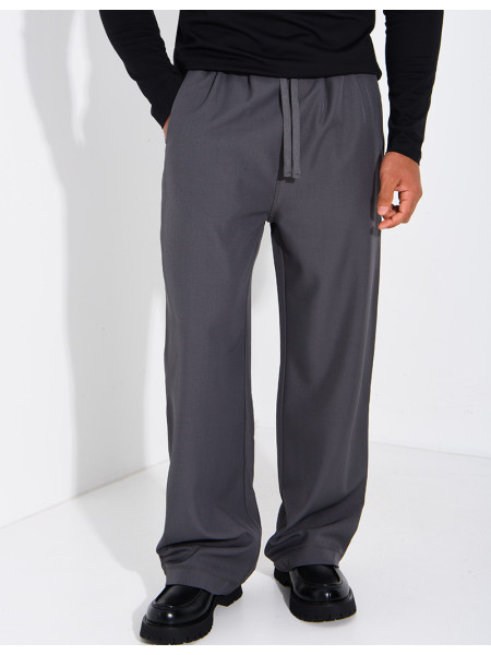 Loose-fitting trousers