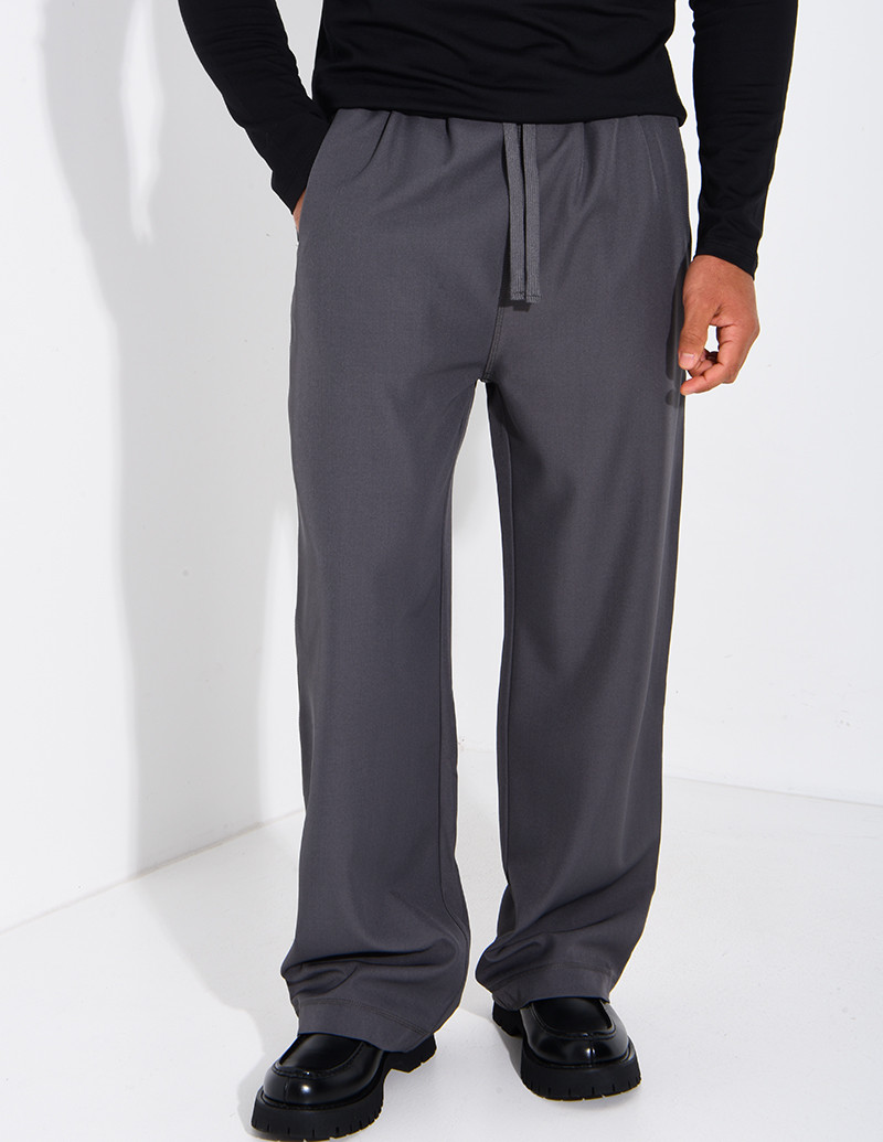 Loose-fitting trousers