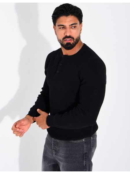 Pull en laine à boutons au col