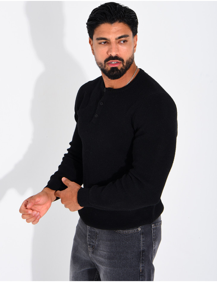 Pull en laine à boutons au col