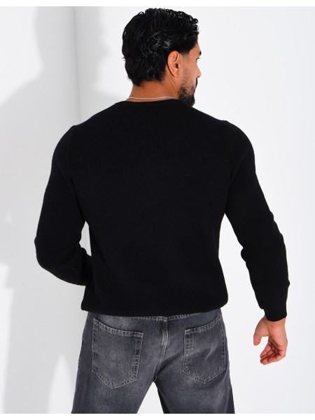 Pull en laine à boutons au col