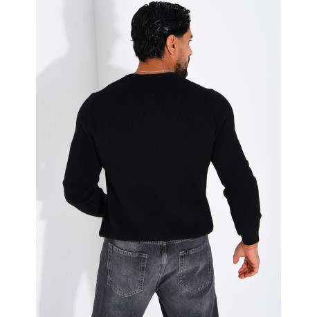 Pull en laine à boutons au col