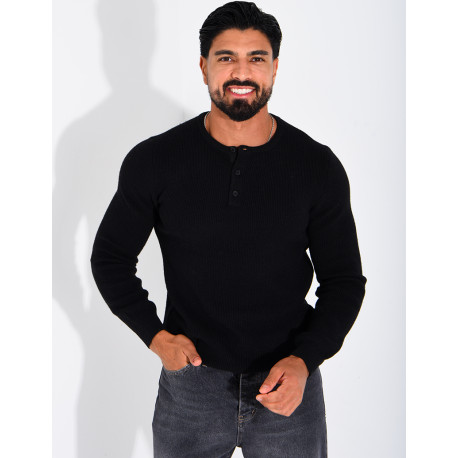 Pull en laine à boutons au col
