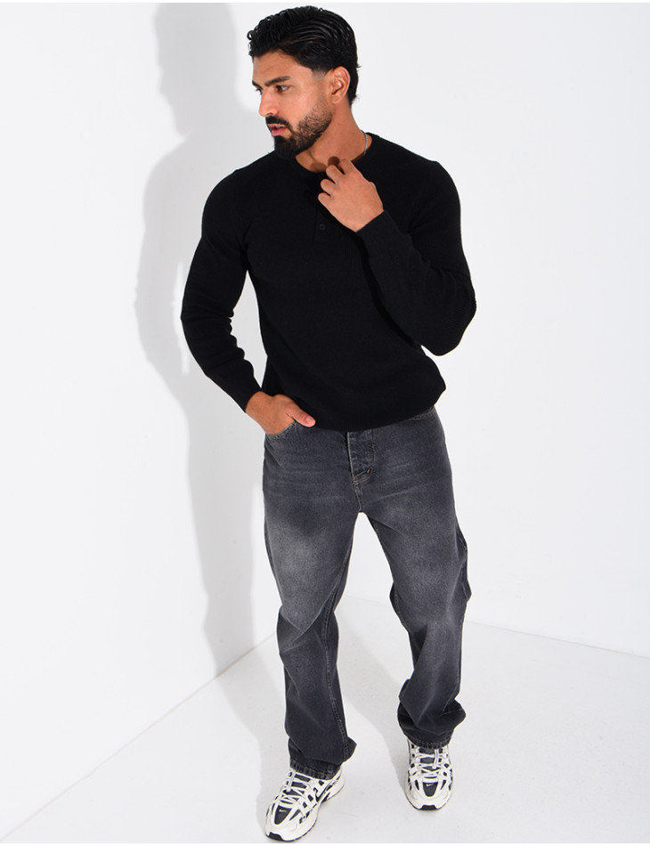 Pull en laine à boutons au col